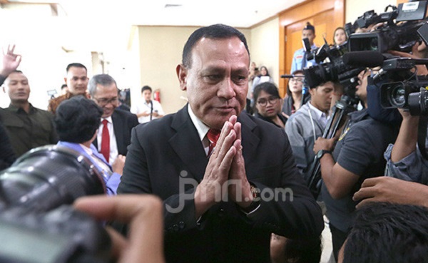 Mendadak Penyelidik KPK Beber 4 Komisioner, Ternyata Firli Bahuri - Ketua KPK Firli Bahuri (Foto: JPNN.com/GenPI.co) Mendadak Penyelidik KPK Beber 4 Komisioner, Ternyata Firli Bahuri - Ketua KPK Firli Bahuri (Foto: JPNN.com/GenPI.co)