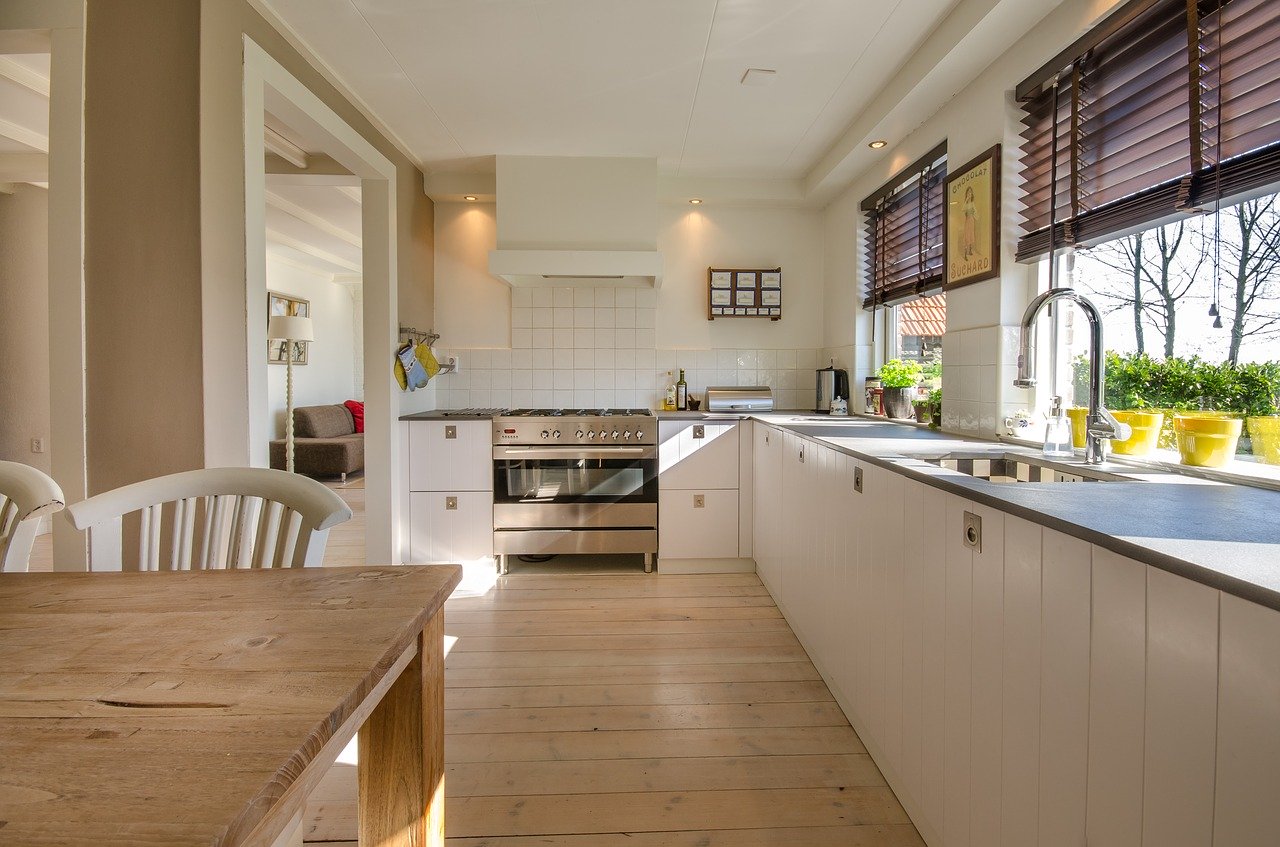 Tips Mengatasi Rumah Lembap Saat Musim Hujan. Foto: Pixabay Tips Mengatasi Rumah Lembap Saat Musim Hujan. Foto: Pixabay