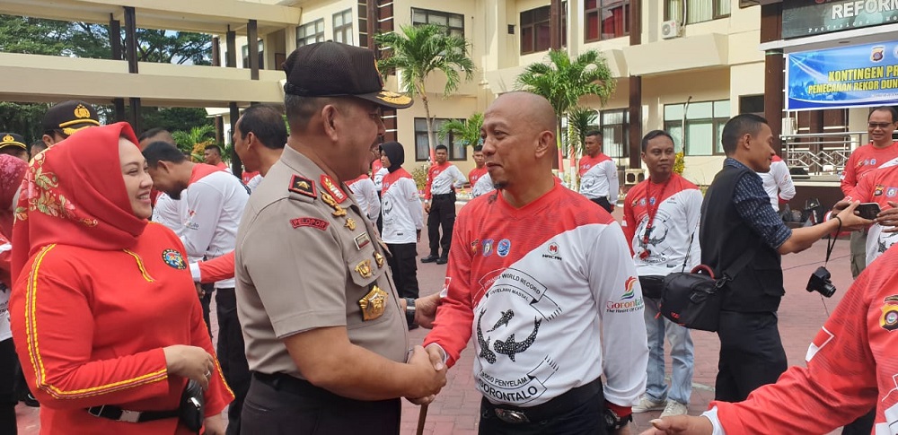 kontingen selam Gorontalo saat dilepas Kapolda Gorontalo. kontingen selam Gorontalo saat dilepas Kapolda Gorontalo.