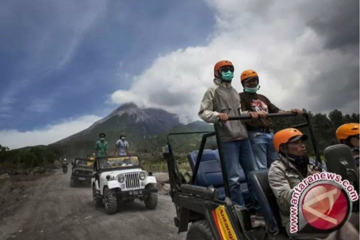 Jip lava tour Merapi yang berada di Kabupaten Sleman, Daerah Istimewa Yogyakarta. Jip lava tour Merapi yang berada di Kabupaten Sleman, Daerah Istimewa Yogyakarta.