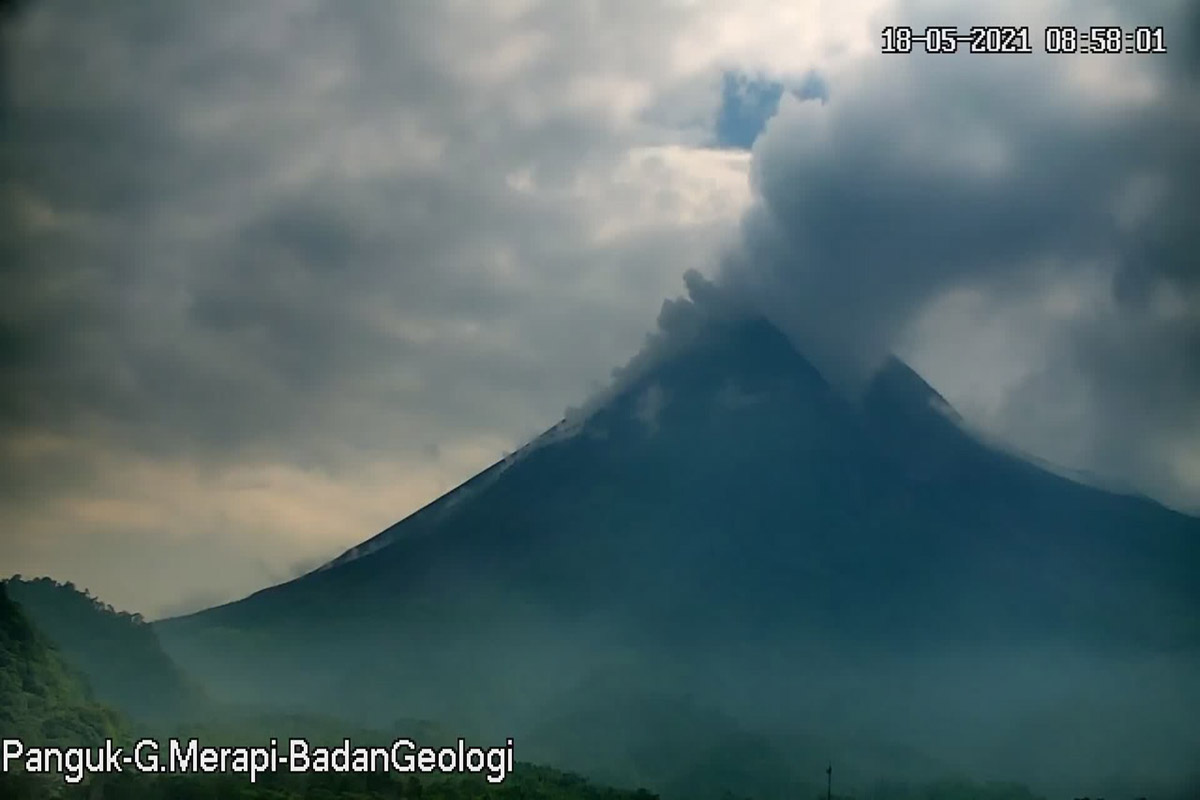 Aktivitas Gunung Merapi pada Selasa (18/5).(Foto: BPPTKG) Aktivitas Gunung Merapi pada Selasa (18/5).(Foto: BPPTKG)