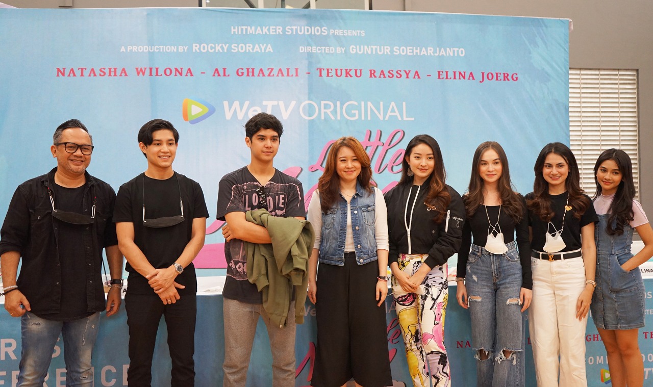 Konferensi pers Web Series Little Mom: Foto Dari Kiri (Indra Brasco, Teuku Rasya, Al Gazhali, Natasha Wilona, Ellina Joerg, Raisya Bawazier, dan Sarah Tuff) Konferensi pers Web Series Little Mom: Foto Dari Kiri (Indra Brasco, Teuku Rasya, Al Gazhali, Natasha Wilona, Ellina Joerg, Raisya Bawazier, dan Sarah Tuff)