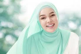 Kulit Segar dan Berseri saat Ramadan. Ilustrasi: Instagram Dewi Sandra Kulit Segar dan Berseri saat Ramadan. Ilustrasi: Instagram Dewi Sandra