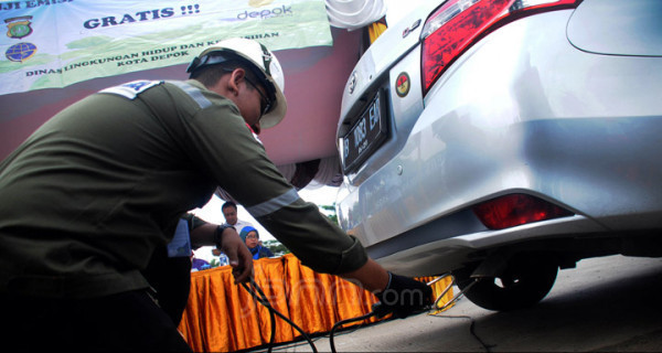 Uji Emisi Mobil. Foto: JPNN.com Uji Emisi Mobil. Foto: JPNN.com