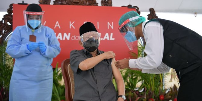Wapres Ma'ruf Amin terima vaksin. Foto: Doc Biro Setpres Wapres Ma'ruf Amin terima vaksin. Foto: Doc Biro Setpres