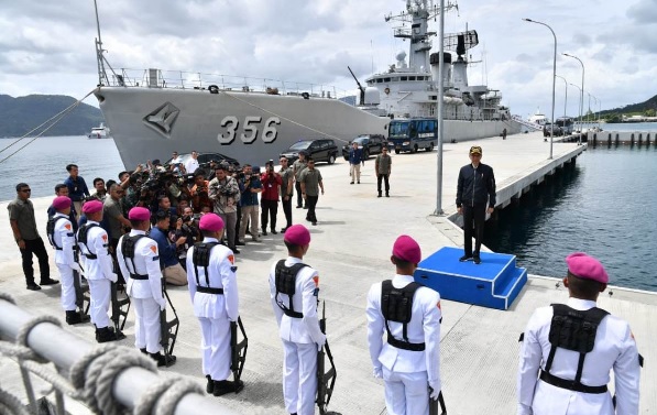 Presiden Jokowi di Laut Natuna (Foto: antara) Presiden Jokowi di Laut Natuna (Foto: antara)