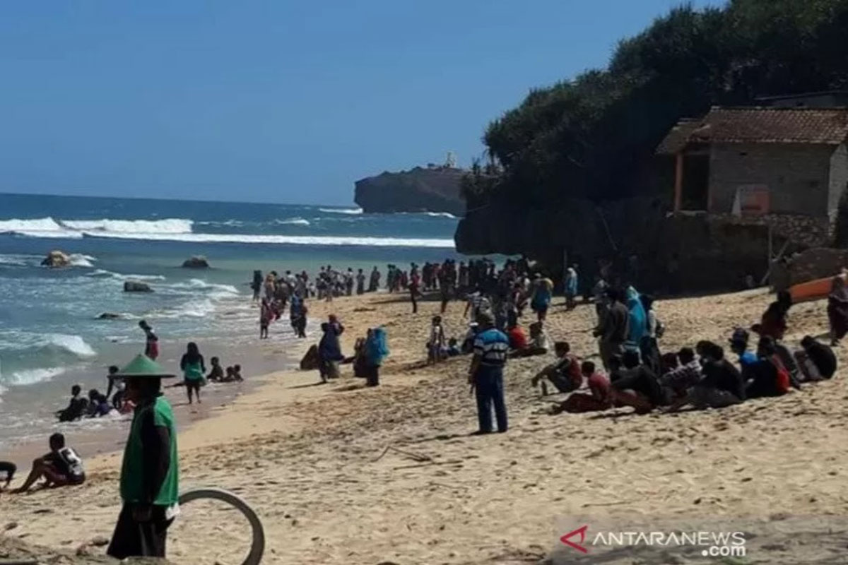 Ilustrasi - Pantai Ngandong di Kabupaten Gunung Kidul sangat indah. Hamparan pasir putih membuat suasana semakin cantik. Ilustrasi - Pantai Ngandong di Kabupaten Gunung Kidul sangat indah. Hamparan pasir putih membuat suasana semakin cantik.