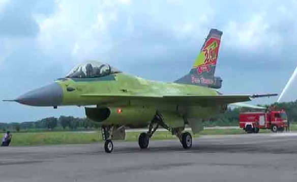 Satu dari 10 pesawat F-16 milik TNI AU. (Foto: Pojokpitu) Satu dari 10 pesawat F-16 milik TNI AU. (Foto: Pojokpitu)