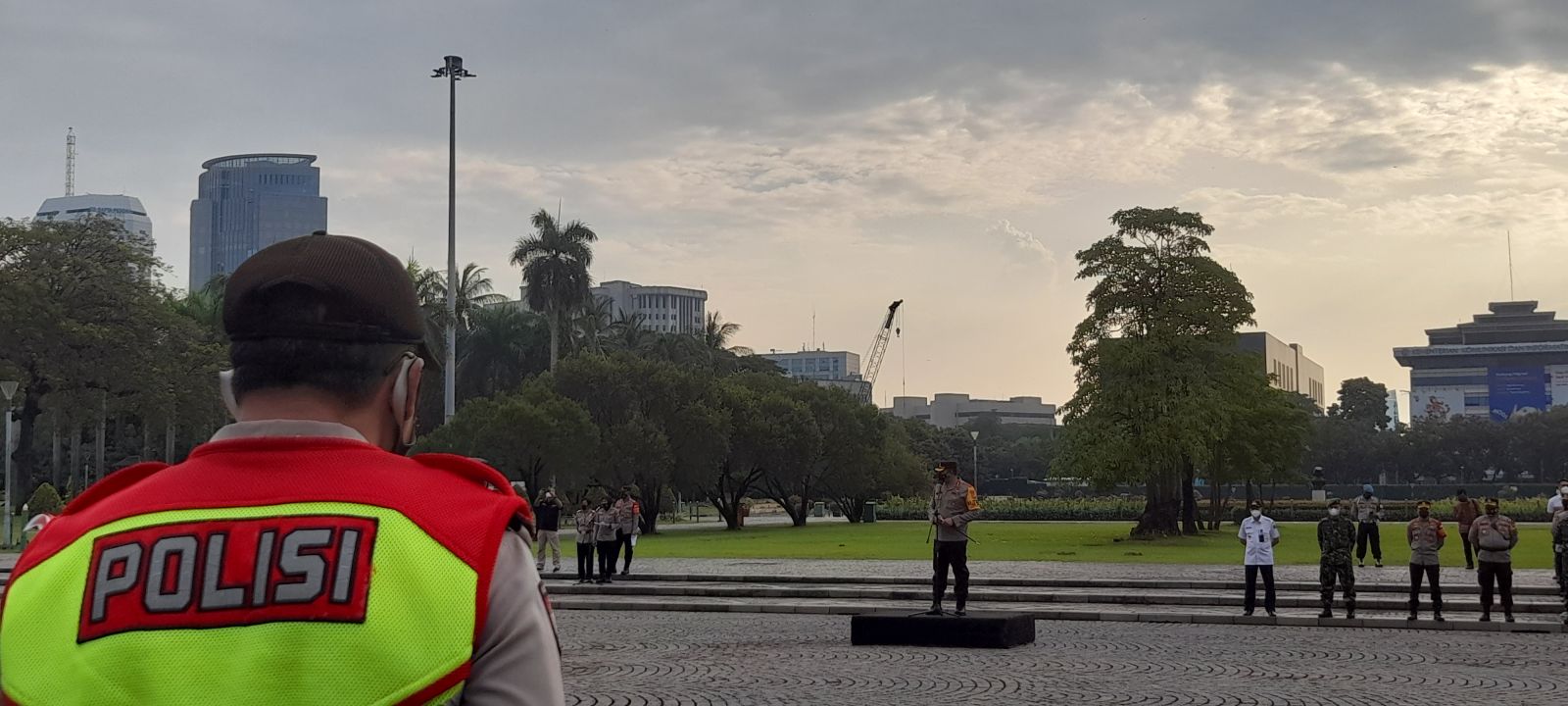Polres Jakpus Sebar 1300 Personil Gabungan Cegah Takbiran Keliling. Foto: Andri Bagus/GenPI.co Polres Jakpus Sebar 1300 Personil Gabungan Cegah Takbiran Keliling. Foto: Andri Bagus/GenPI.co