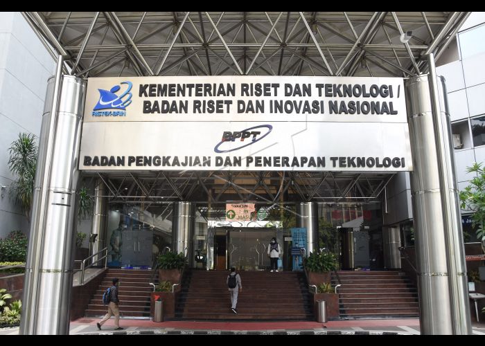 Presiden Joko Widodo mengusulkan melebur Kemenristek dengan Kementerian Pendidikan dan Kebudayaan seiring dengan kebijakan pemerintah memisahkan Badan Riset dan Inovasi Nasional atau BRIN menjadi lembaga otonom. ANTARA FOTO/Indrianto Eko Suwarso/rwa. Presiden Joko Widodo mengusulkan melebur Kemenristek dengan Kementerian Pendidikan dan Kebudayaan seiring dengan kebijakan pemerintah memisahkan Badan Riset dan Inovasi Nasional atau BRIN menjadi lembaga otonom. ANTARA FOTO/Indrianto Eko Suwarso/rwa.