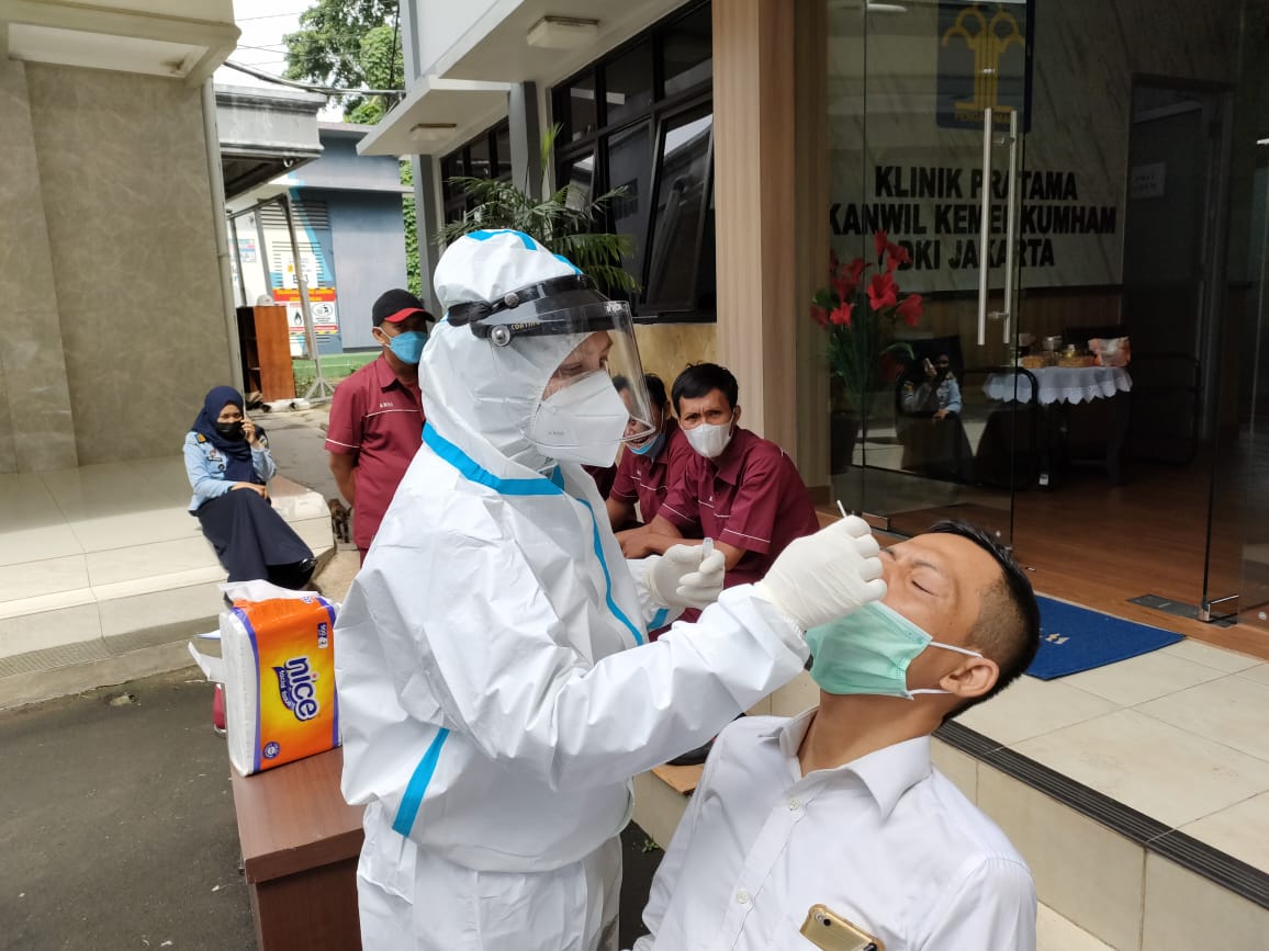 Ratusan Pegawai Kanwil Kumham DKI Lakukan Swab Tes Antigen. Foto: dok Kakanwil Kumham DKI Jakarta Ratusan Pegawai Kanwil Kumham DKI Lakukan Swab Tes Antigen. Foto: dok Kakanwil Kumham DKI Jakarta