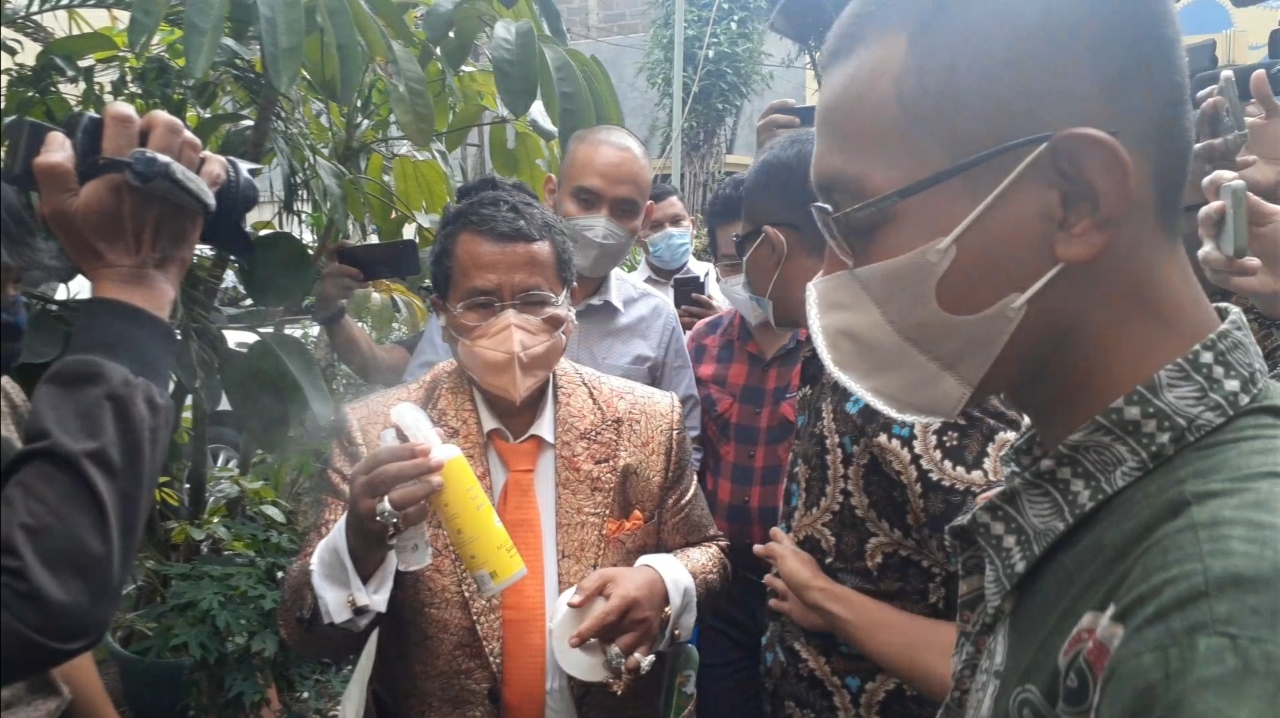 Pengacara Hotman Paris Hutapea siap laporkan Hotma Sitompul ke Peradi. Foto: Langgeng/GenPI.co Pengacara Hotman Paris Hutapea siap laporkan Hotma Sitompul ke Peradi. Foto: Langgeng/GenPI.co