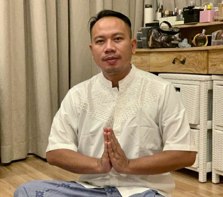 Vicky Prasetyo ungkap alasan ingin nikah siri dengan Ayu Azhari. Foto:Instagram/vickyprasetyo777 Vicky Prasetyo ungkap alasan ingin nikah siri dengan Ayu Azhari. Foto:Instagram/vickyprasetyo777