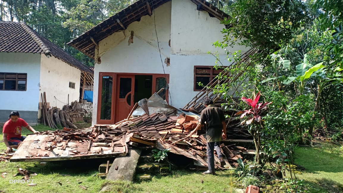 Gempa bumi ikut dirasakan warga pesisir Jawa Timur. Foto: BPBD Gempa bumi ikut dirasakan warga pesisir Jawa Timur. Foto: BPBD