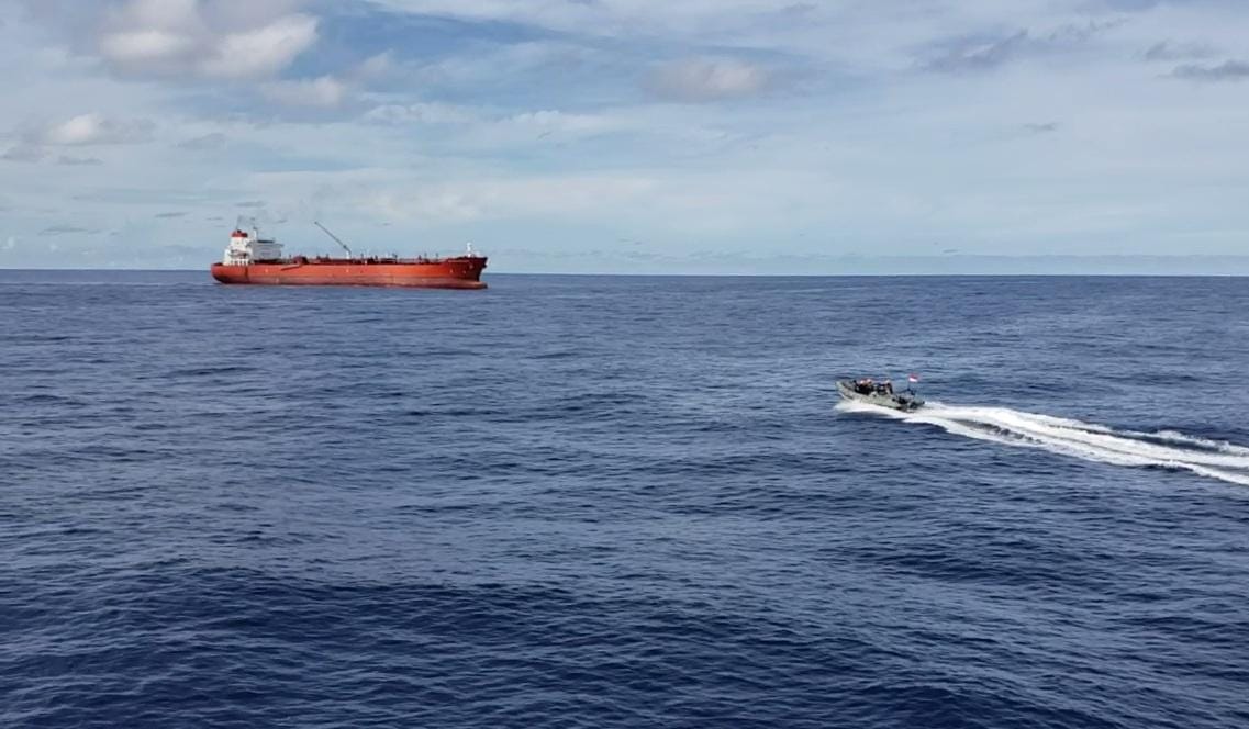 TNI AL Selamatkan WNA Usai Terapung Selama 8 Jam di Natuna. Foto: Kemenhan TNI AL Selamatkan WNA Usai Terapung Selama 8 Jam di Natuna. Foto: Kemenhan