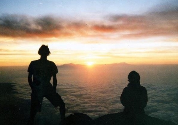 Sunrise di Puncak Mahameru (Foto: GenPI.co) Sunrise di Puncak Mahameru (Foto: GenPI.co)
