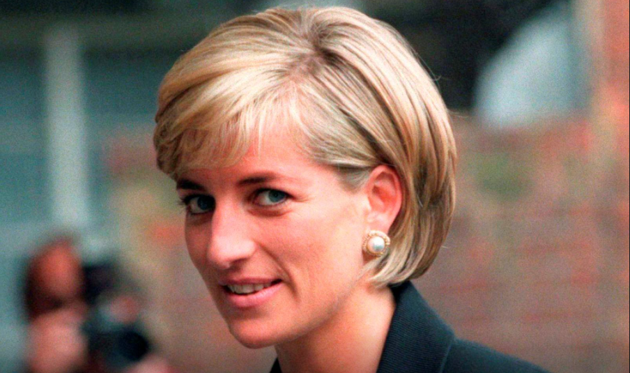 Foto: Putri Diana tiba di Royal Geographical Society di London pada 12 Juni 1997 (Reuters/Ian Waldie/File Photo Foto: Putri Diana tiba di Royal Geographical Society di London pada 12 Juni 1997 (Reuters/Ian Waldie/File Photo