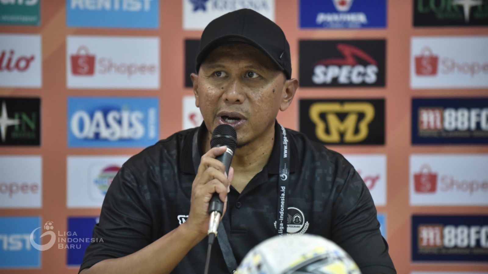 Rahmad Darmawan tidak bisa tersenyum lebar setelah laga PS Tira Persikabo vs Semen Padang pada lanjutan Liga 1 2019. Foto: Liga Indonesia Rahmad Darmawan tidak bisa tersenyum lebar setelah laga PS Tira Persikabo vs Semen Padang pada lanjutan Liga 1 2019. Foto: Liga Indonesia