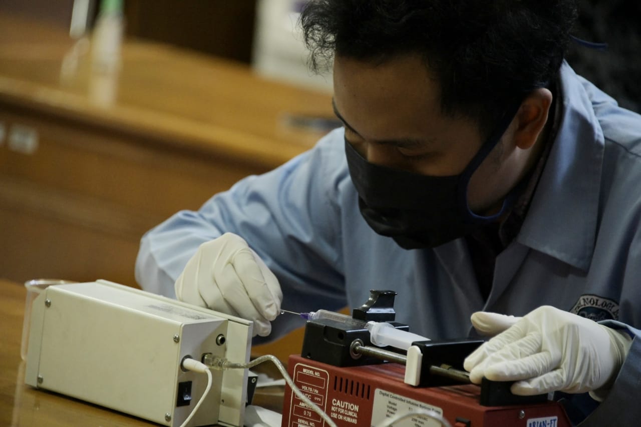 Jawa Barat Perkenalkan Alat Tes Covid-19 Hasil Riset Unpad & ITB. Foto: Humas Jabar Jawa Barat Perkenalkan Alat Tes Covid-19 Hasil Riset Unpad & ITB. Foto: Humas Jabar