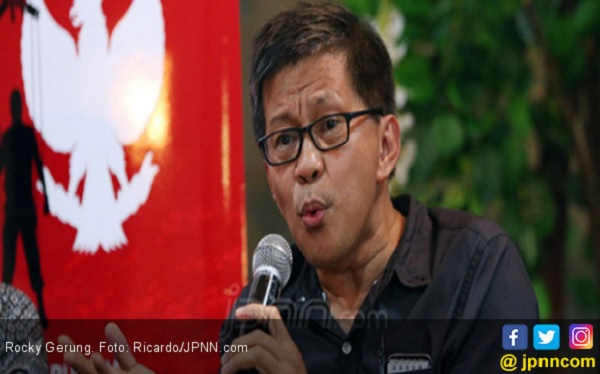 Rocky Gerung: Buzzer Istana Langsung Angkat Senjata Rocky Gerung: Buzzer Istana Langsung Angkat Senjata