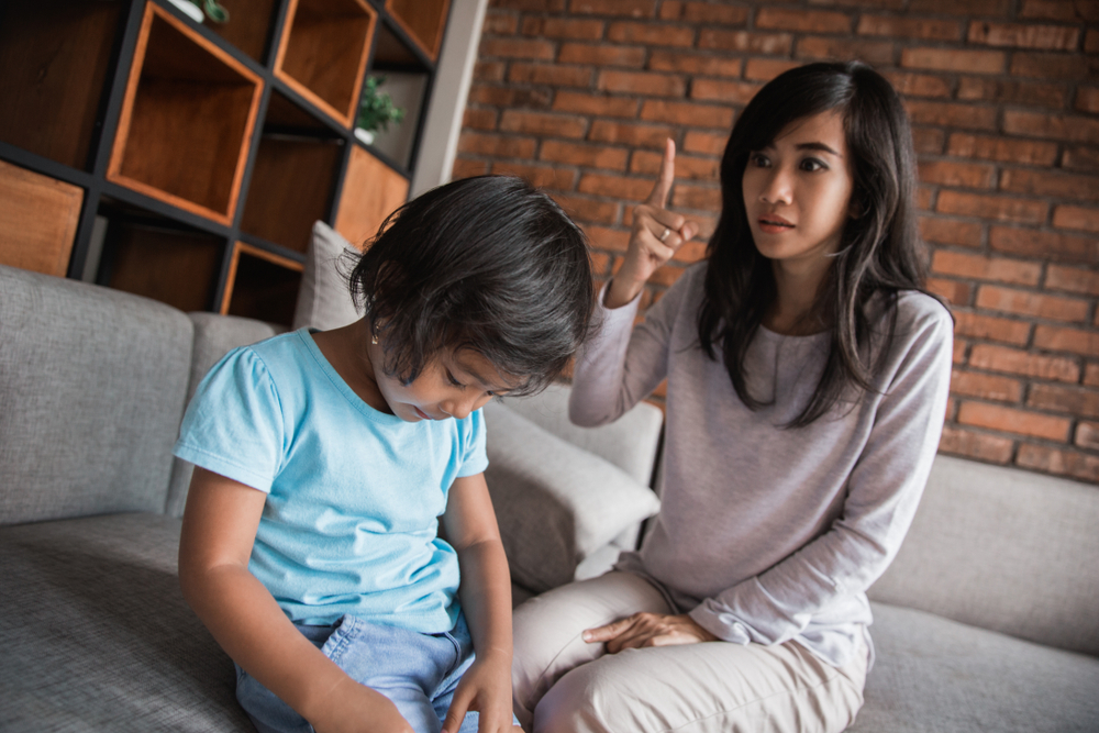 3 Efek Buruk Membandingkan Anak dengan Teman Sepermainannya. Foto: Shutterstock 3 Efek Buruk Membandingkan Anak dengan Teman Sepermainannya. Foto: Shutterstock