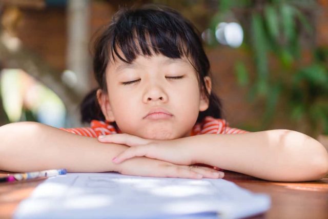 Ilustrasi anak suka menunda tugas. Foto: Shutterstock Ilustrasi anak suka menunda tugas. Foto: Shutterstock