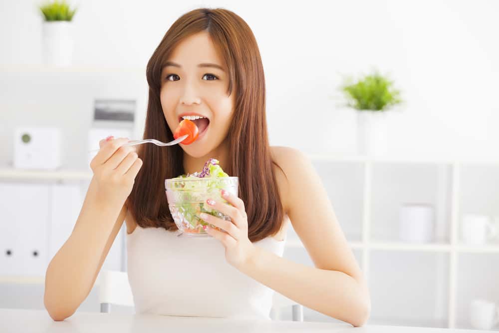 Ilustrasi makanan untuk penderita asma. Foto: Shutterstock Ilustrasi makanan untuk penderita asma. Foto: Shutterstock