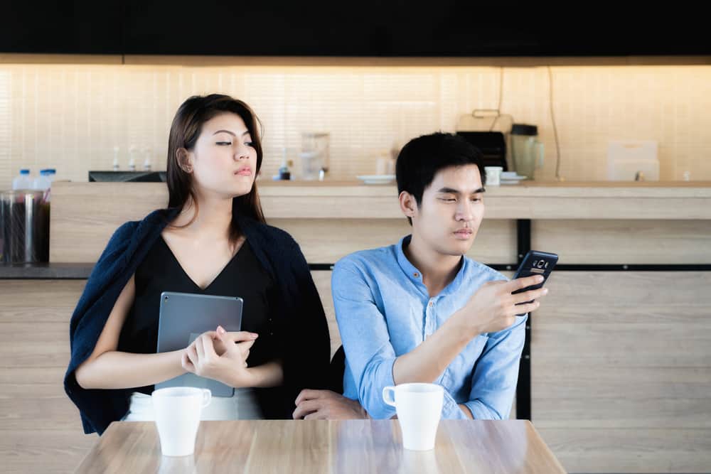 Ini 6 Tanda Pasangan Anda Seorang Pria Hidung Belang. Foto: Hellosehat Ini 6 Tanda Pasangan Anda Seorang Pria Hidung Belang. Foto: Hellosehat