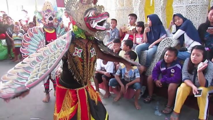 Mengenal Tari Pitik-Pitikan, Tradisi Banyuwangi untuk Tolak Bala. Foto: Youtube Kesenian Banyuwangi Mengenal Tari Pitik-Pitikan, Tradisi Banyuwangi untuk Tolak Bala. Foto: Youtube Kesenian Banyuwangi