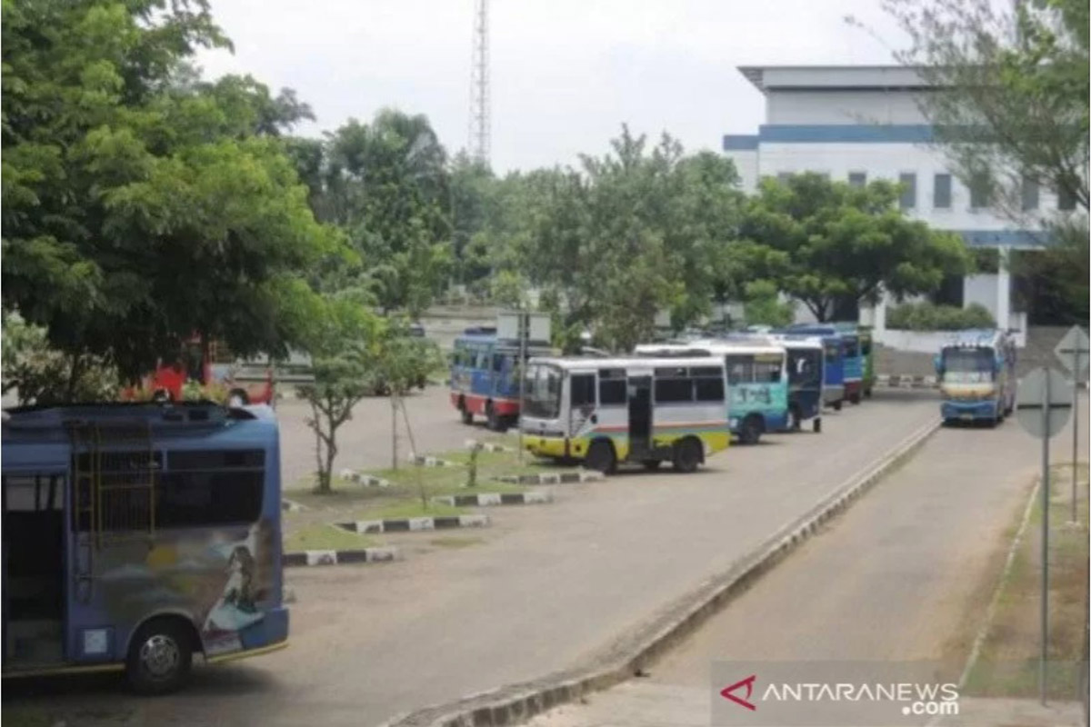 Ilustrasi - Kondisi Terminal Dhagsinarga Wonosari Kabupaten Gunungkidul masih terpantau landai jelang larangan mudik. Ilustrasi - Kondisi Terminal Dhagsinarga Wonosari Kabupaten Gunungkidul masih terpantau landai jelang larangan mudik.
