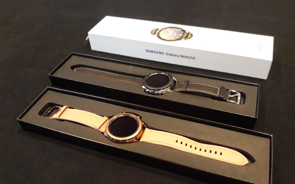 Samsung Galaxy Watch 3 dengan leather strap. Foto: Samsung Samsung Galaxy Watch 3 dengan leather strap. Foto: Samsung