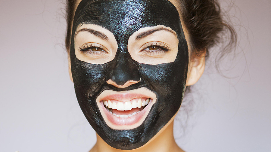 Masker arang. Foto: Shutterstock Masker arang. Foto: Shutterstock