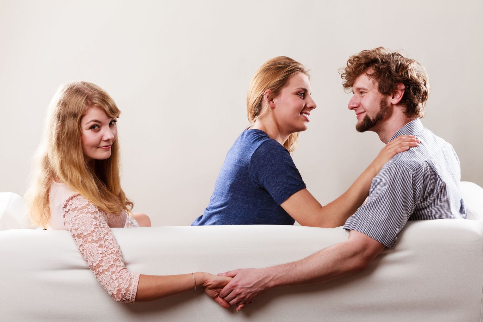 Ilustrasi selingkuh. Foto: Shutterstock Ilustrasi selingkuh. Foto: Shutterstock