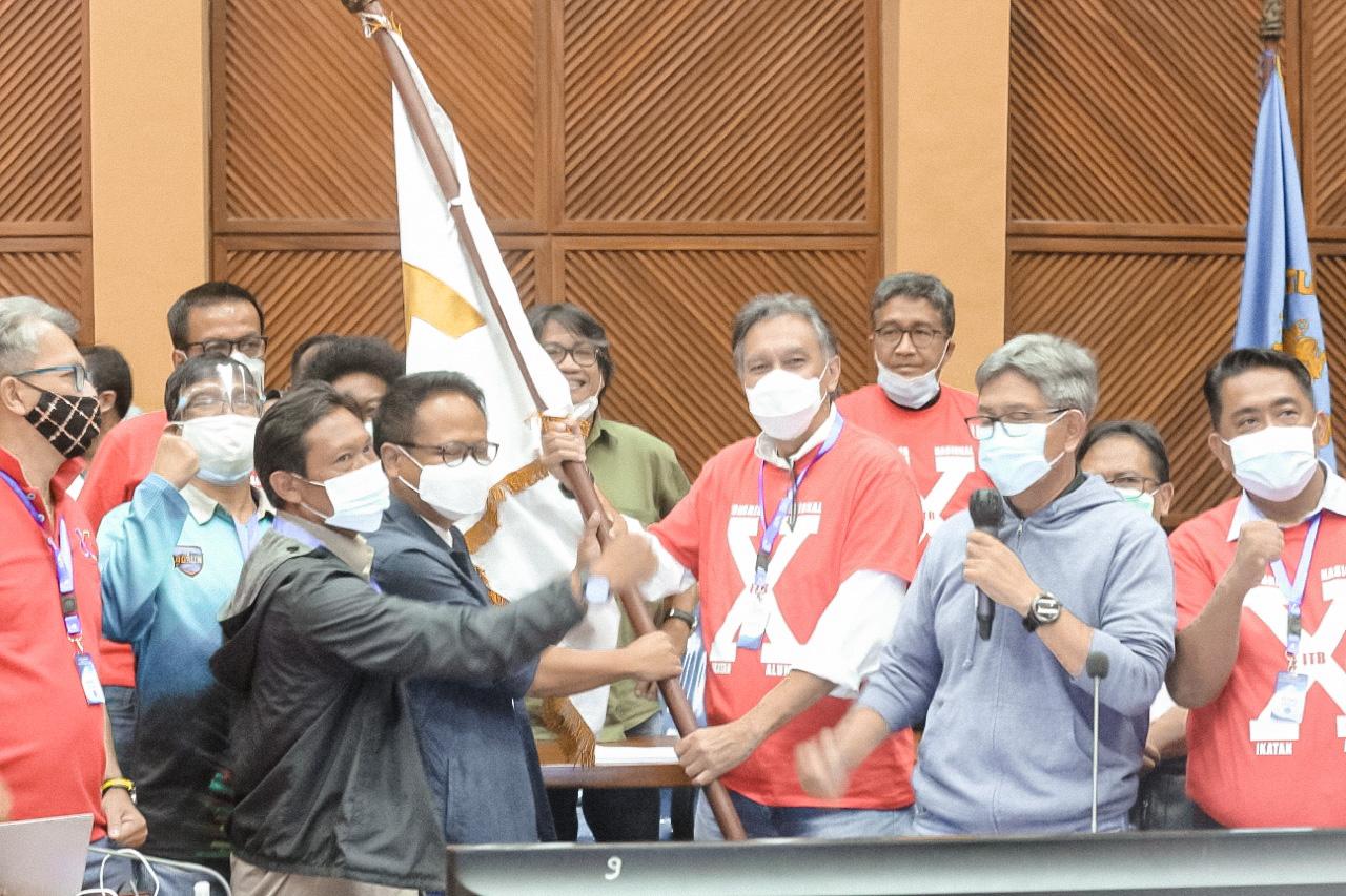 Gembong Primadjaja terpilih sebagai ketua Ikatan Alumni Institut Teknologi Bandung (IA ITB) periode 2021-2025. Foto: Humas IA ITB Gembong Primadjaja terpilih sebagai ketua Ikatan Alumni Institut Teknologi Bandung (IA ITB) periode 2021-2025. Foto: Humas IA ITB