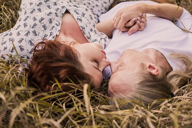 Ilustrasi pasangan romantis. Foto: Pixabay Ilustrasi pasangan romantis. Foto: Pixabay
