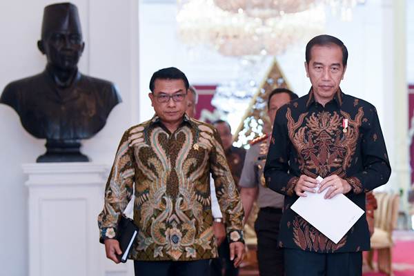 Presiden Jokowi bersama Moeldoko. Foto: ANTARA/Wahyu Putro A Presiden Jokowi bersama Moeldoko. Foto: ANTARA/Wahyu Putro A