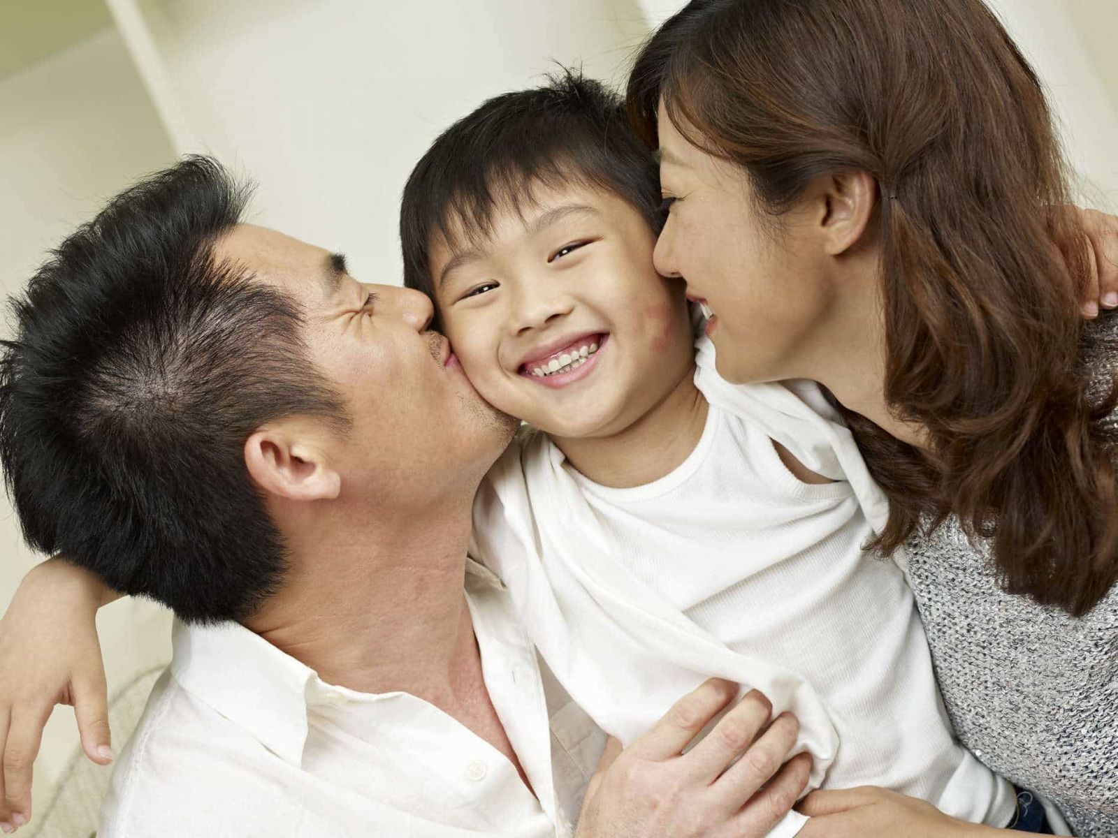 Ilustrasi orang tua dan anak. Foto: Shutterstock Ilustrasi orang tua dan anak. Foto: Shutterstock