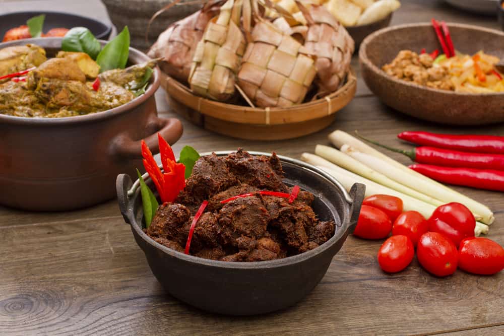 Hidangan Lebaran. Foto: Shutterstock Hidangan Lebaran. Foto: Shutterstock