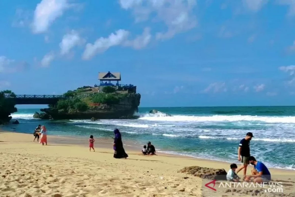 Objek wisata pantai di Gunung Kidul. Objek wisata pantai di Gunung Kidul.