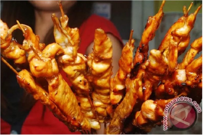Ilustrasi--Sate ayam. (FOTO ANTARA/Siswowidodo) Ilustrasi--Sate ayam. (FOTO ANTARA/Siswowidodo)