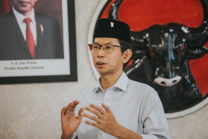 Ketua DPC PDIP Surabaya Adi Sutarwijono (FOTO ANTARA/HO-PDIP Surabaya) Ketua DPC PDIP Surabaya Adi Sutarwijono (FOTO ANTARA/HO-PDIP Surabaya)