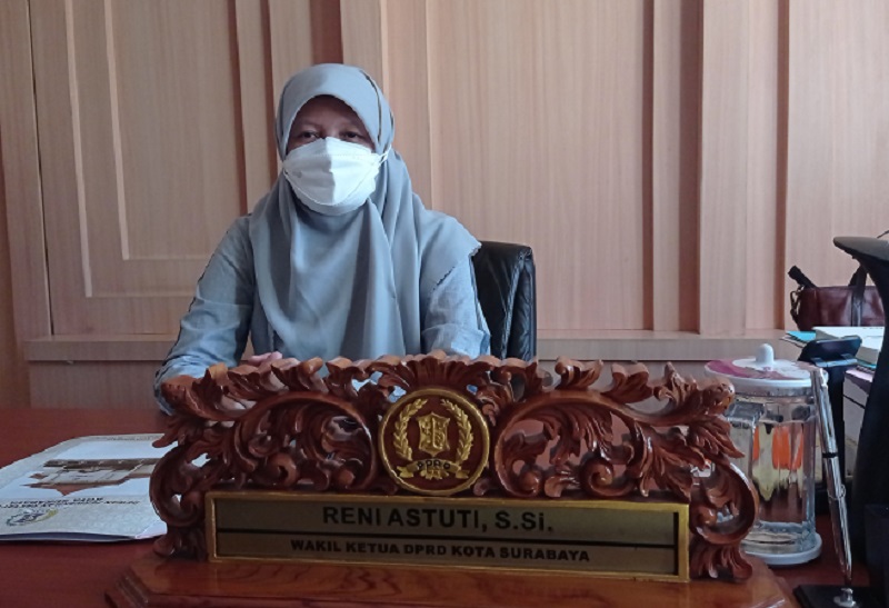 Wakil Ketua DPRD Kota Surabaya, Reni Astuti mengusulkan adanya Raperda Pencegahan dan Penanggulangan Kebakaran. Foto: GenPI/Ananto Wakil Ketua DPRD Kota Surabaya, Reni Astuti mengusulkan adanya Raperda Pencegahan dan Penanggulangan Kebakaran. Foto: GenPI/Ananto