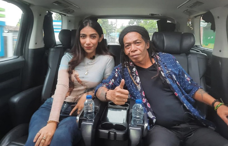 Cak Sodiq dan Crazy Rich Sidoarjo Lara Silvy. Foto: Dok Pri Cak Sodiq dan Crazy Rich Sidoarjo Lara Silvy. Foto: Dok Pri