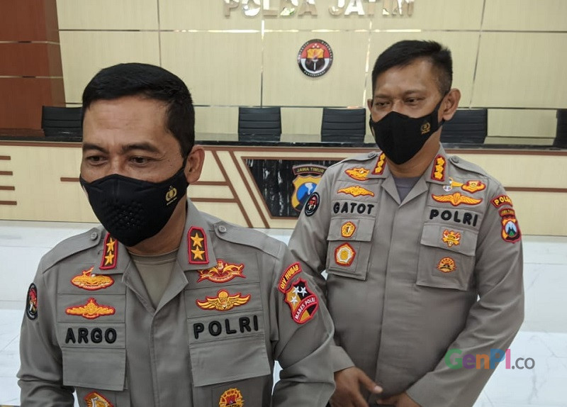 Kepala Divisi Humas Mabes Polri Irjen Pol Raden Prabowo Argo Yuwono, di Mapolda Jatim. Foto : GenPI/Ananto Pradana. Kepala Divisi Humas Mabes Polri Irjen Pol Raden Prabowo Argo Yuwono, di Mapolda Jatim. Foto : GenPI/Ananto Pradana.