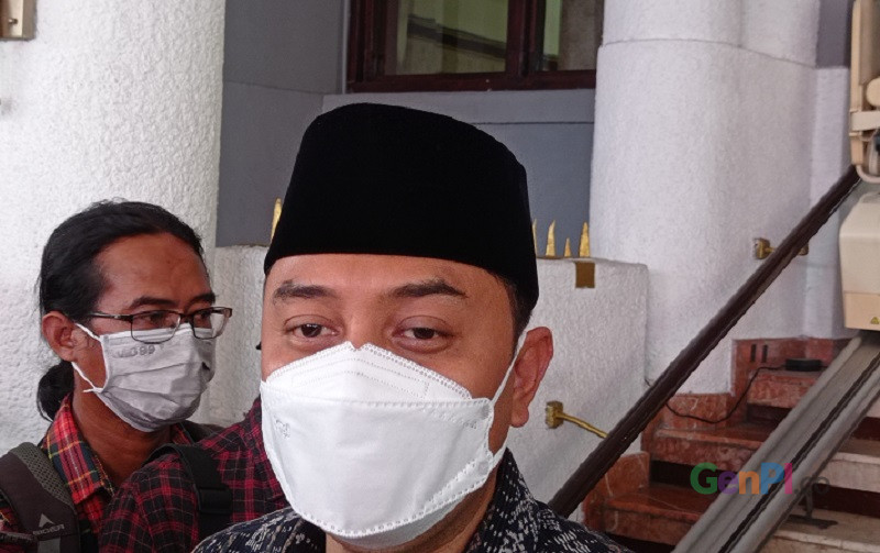 Wali Kota Surabaya Eri Cahyadi saat ditemui di Balai Kota Surabaya. Foto: GenPI/Ananto Pradana Wali Kota Surabaya Eri Cahyadi saat ditemui di Balai Kota Surabaya. Foto: GenPI/Ananto Pradana