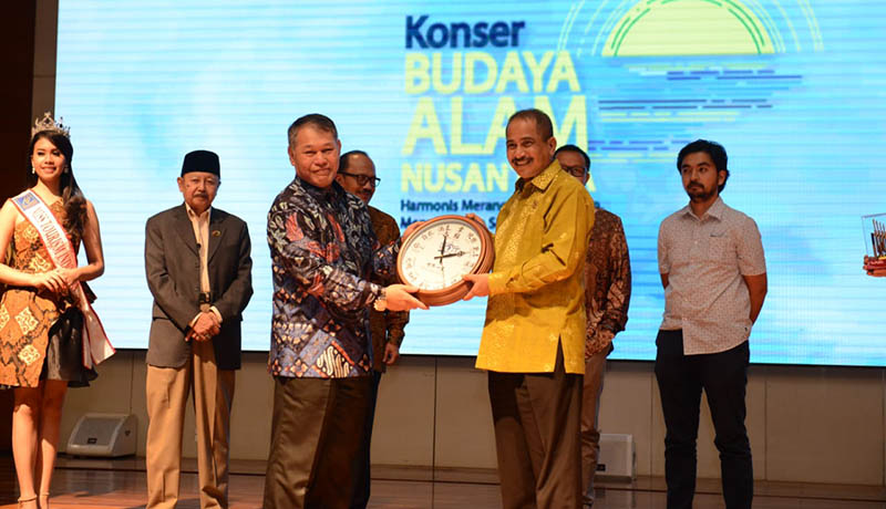 Menpar Arief Yahya di Konser Budaya Alam Nusantara 2018. Menpar Arief Yahya di Konser Budaya Alam Nusantara 2018.
