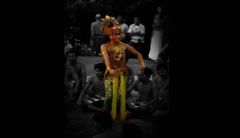Penari Kecak di Uluwatu, salah satu pesona suguhan Pulau Bali Penari Kecak di Uluwatu, salah satu pesona suguhan Pulau Bali