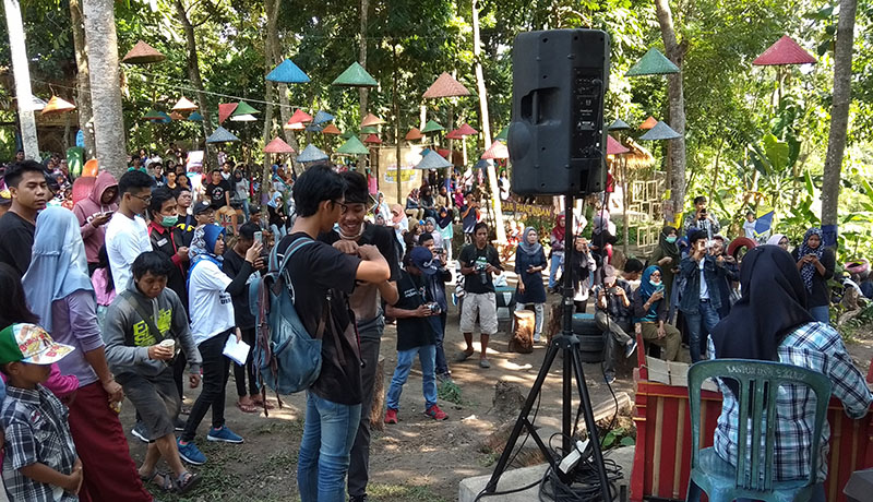 Suasan Pasar Pancingan. (Foto: GenPI LS) Suasan Pasar Pancingan. (Foto: GenPI LS)