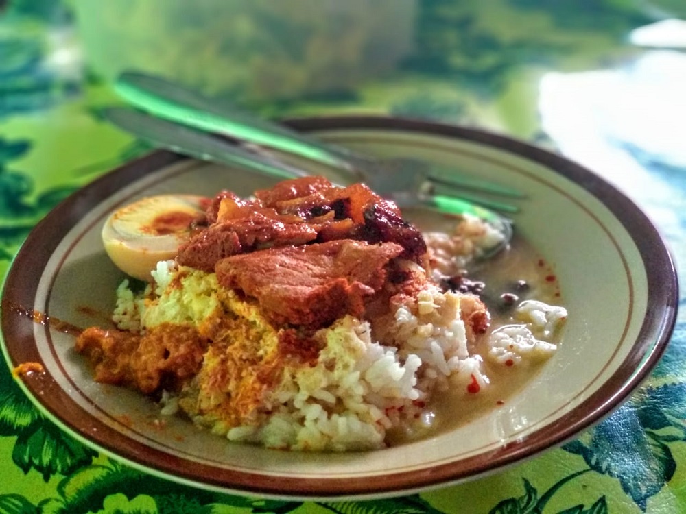 Paket komplit Nasi Cawuk seharga RP15ribu. Paket komplit Nasi Cawuk seharga RP15ribu.