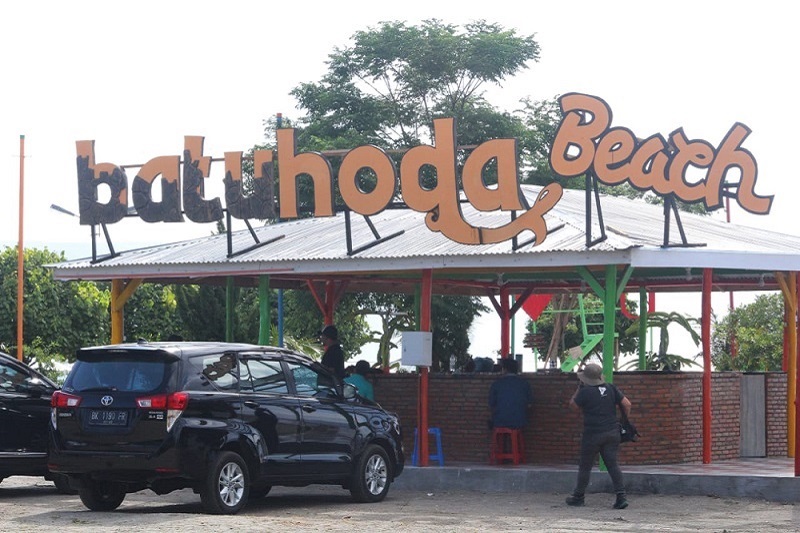 Pantai Bathoda, Danau Toba. Pantai Bathoda, Danau Toba.